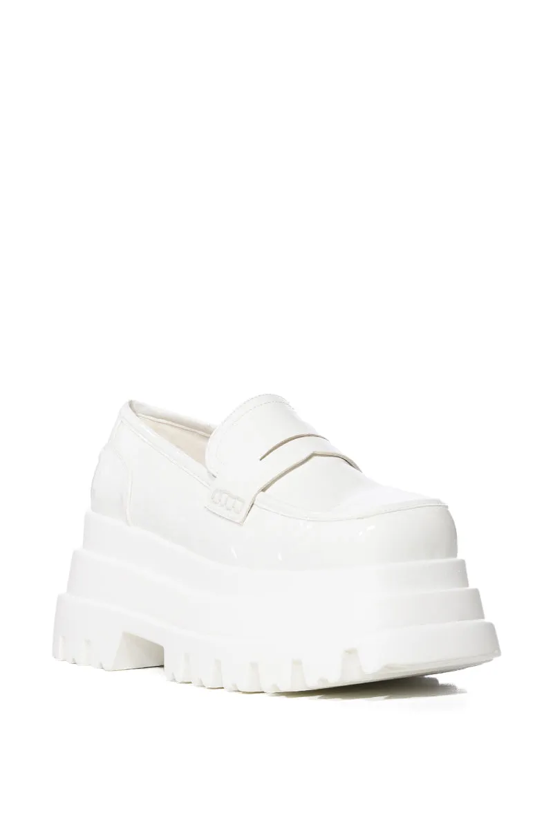 AZALEA WANG ALEO BASIC FLATFORM LOAFER IN WHITE