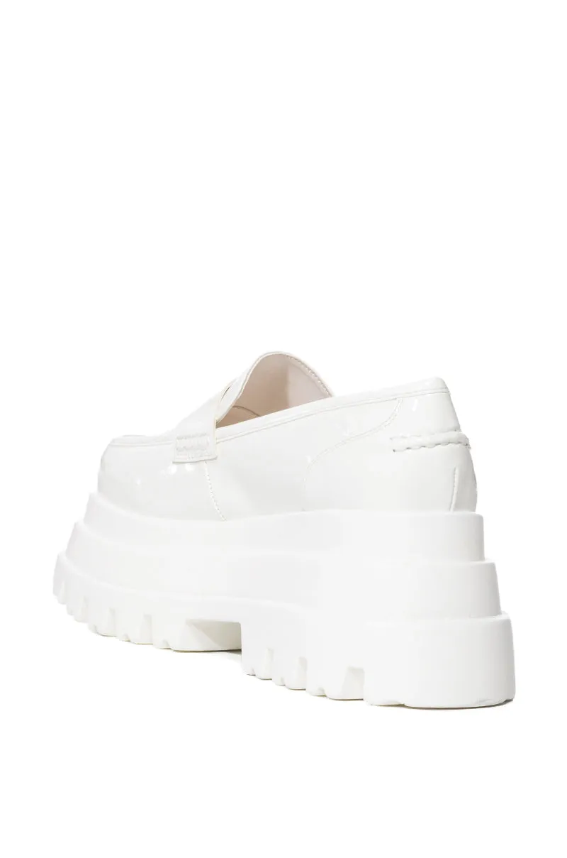 AZALEA WANG ALEO BASIC FLATFORM LOAFER IN WHITE