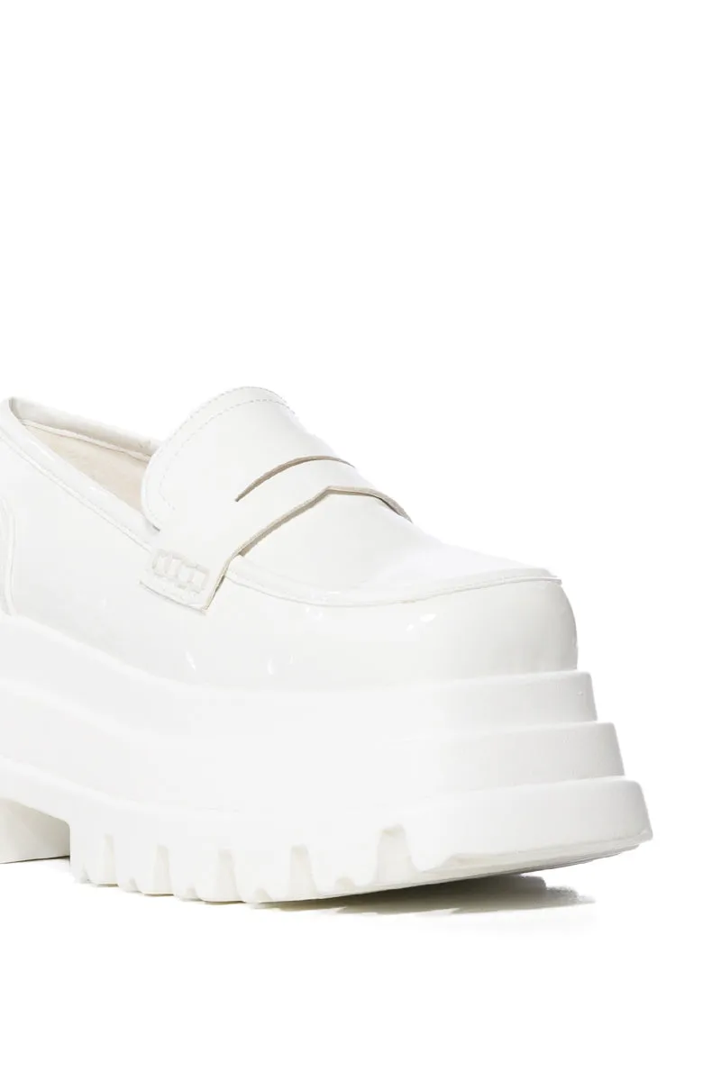 AZALEA WANG ALEO BASIC FLATFORM LOAFER IN WHITE