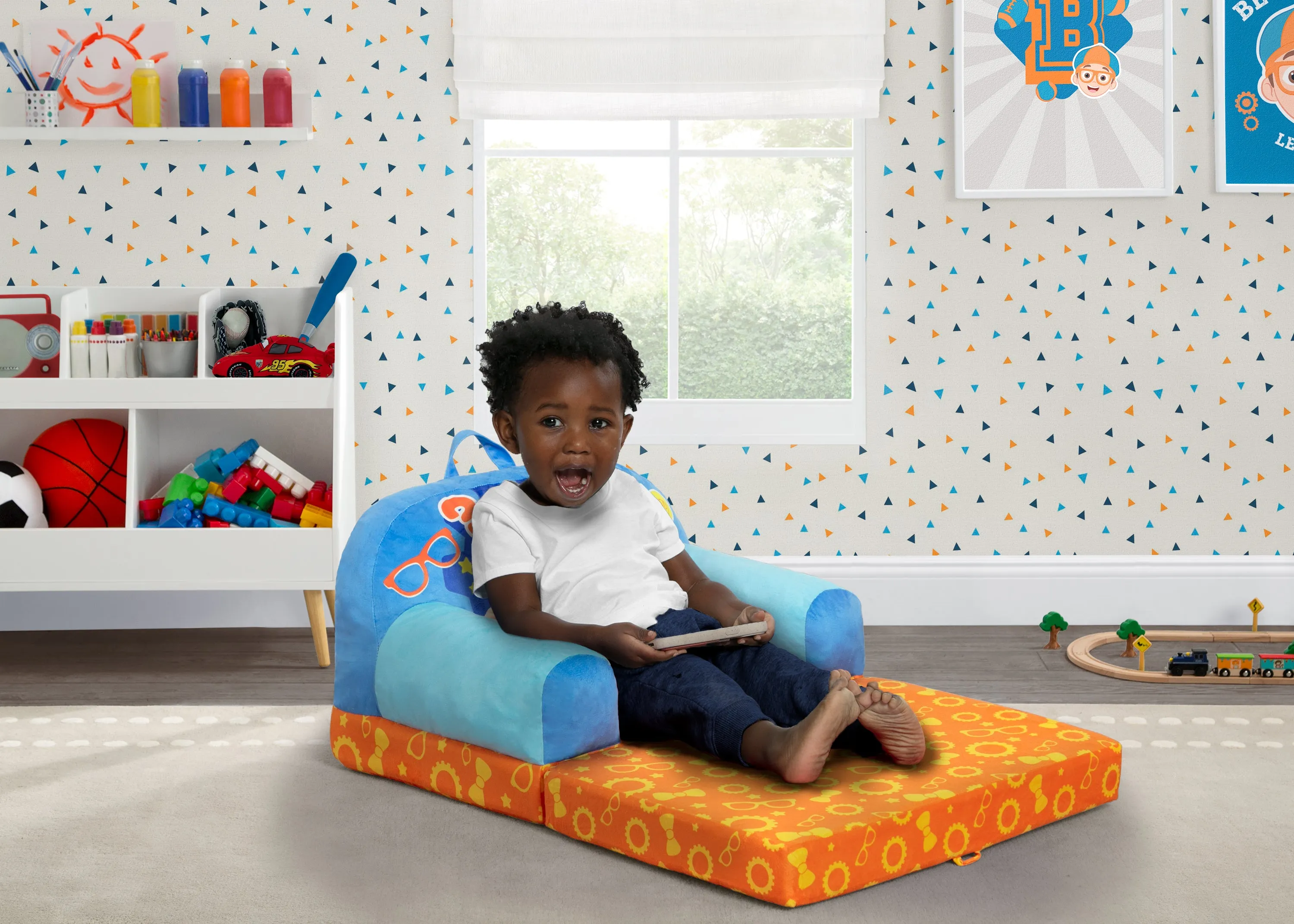 Blippi Cozee Buddy Flip-Out Chair