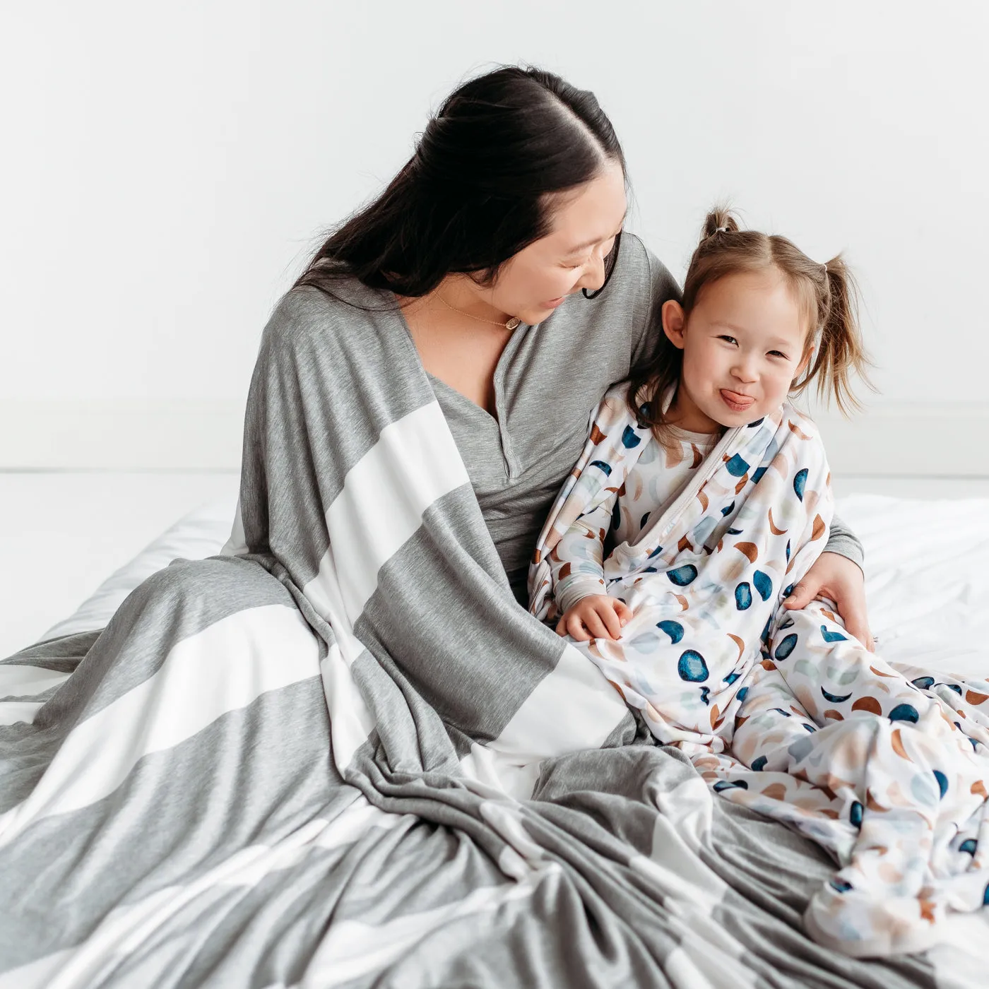 Heather Gray Wide Stripe Oversized Cloud Blanket®