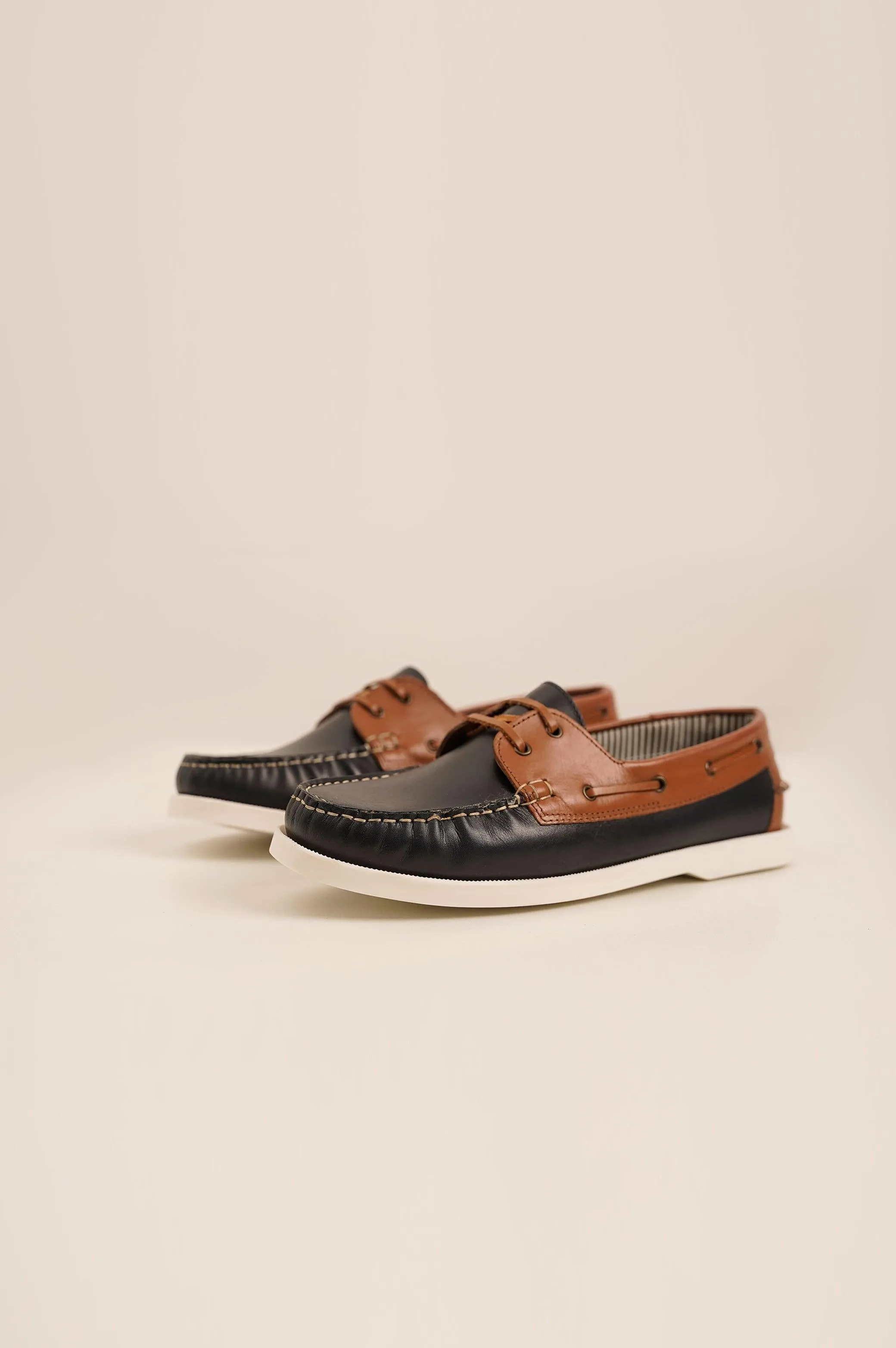 LEATHER BOAT SHOES