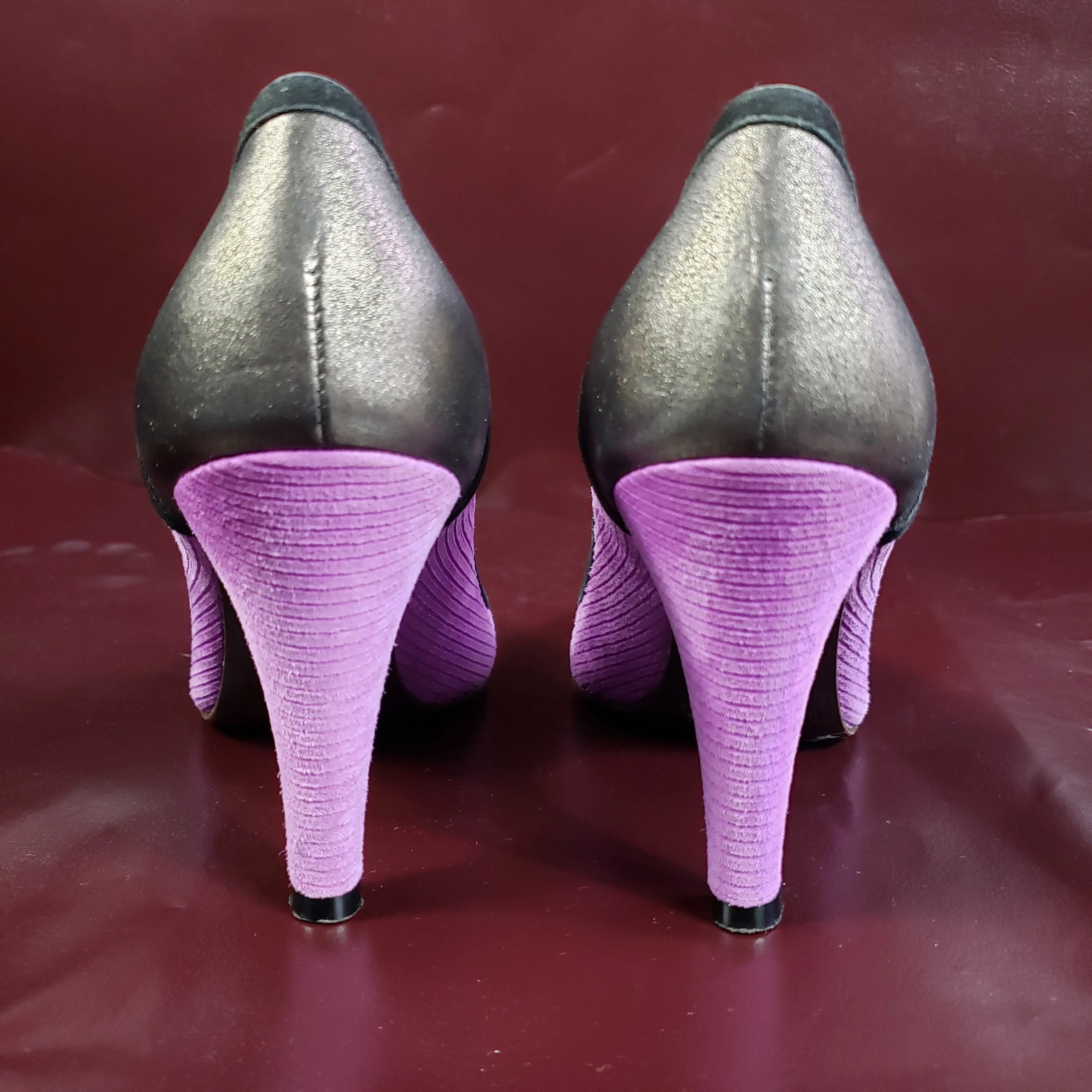 Marc Jacob's Purple Rib Pumps with Metallic Pointy Toe Tip Size 37