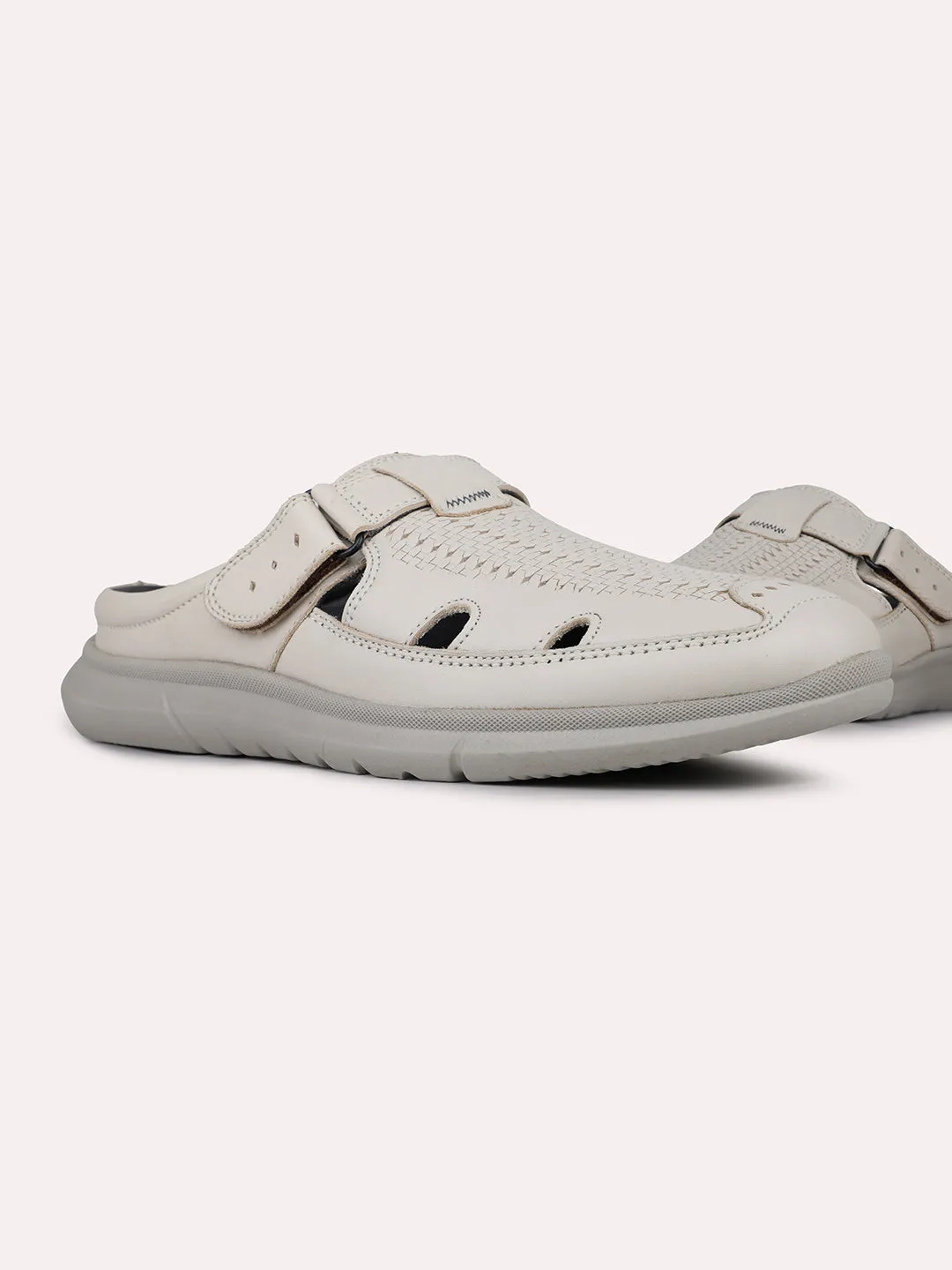 Mens White Solid Round Toe Casual Sandals