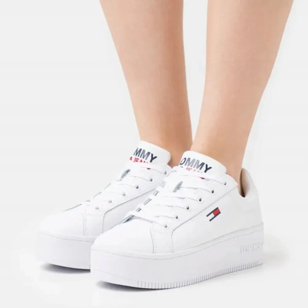 Tommy Hilfiger Jeans Flatform Essential  Sneakers EN0EN01731-WHT